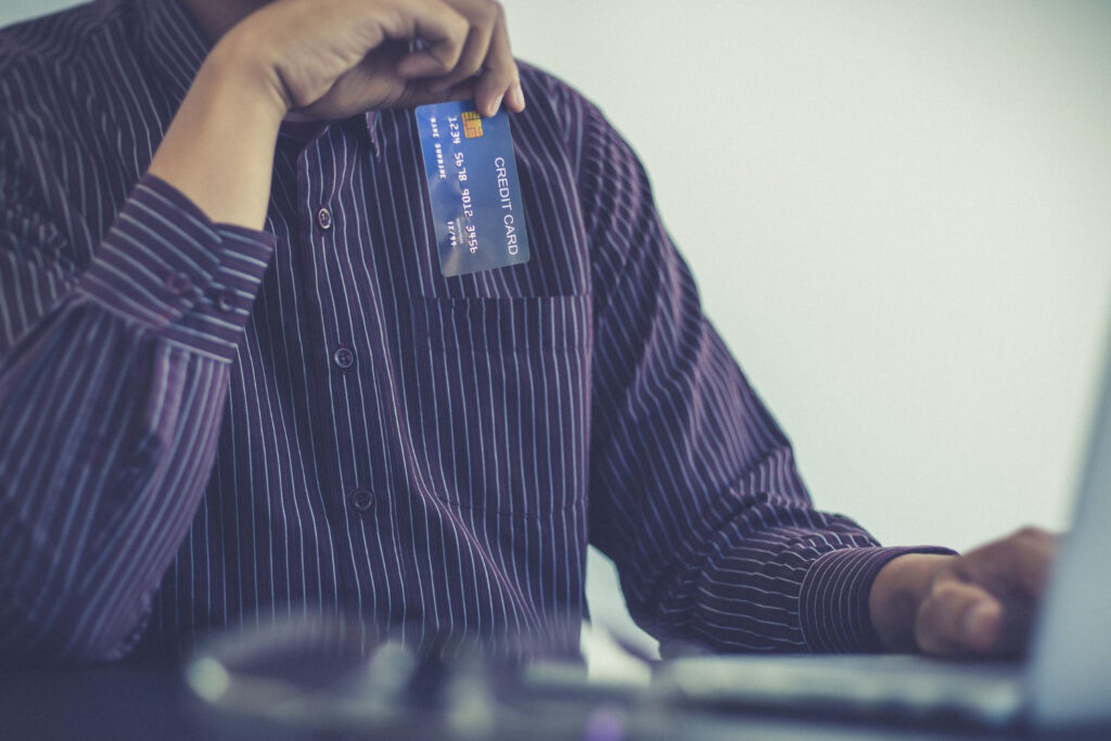 Juros Abusivos no Cartão de Crédito: O Que Fazer?